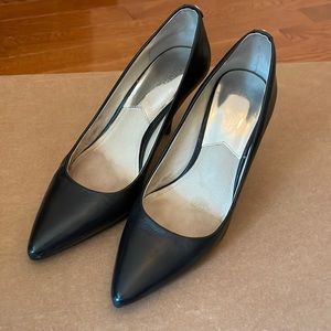 Michael Kors black pumps in size 7.5